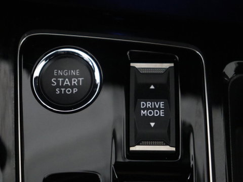 Peugeot 3008 1.6 HYbrid 225 Allure Pack Business | SOH 98.4% | Half Leder | Dodehoek detectie | Sfeerverlichting | Virtual Dashboard | Carplay | Climate control | Cruise control |