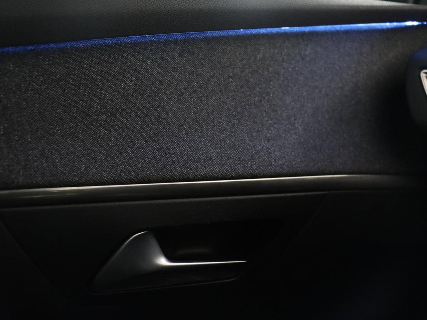 Peugeot 3008 1.6 HYbrid 225 Allure Pack Business | SOH 98.4% | Half Leder | Dodehoek detectie | Sfeerverlichting | Virtual Dashboard | Carplay | Climate control | Cruise control |