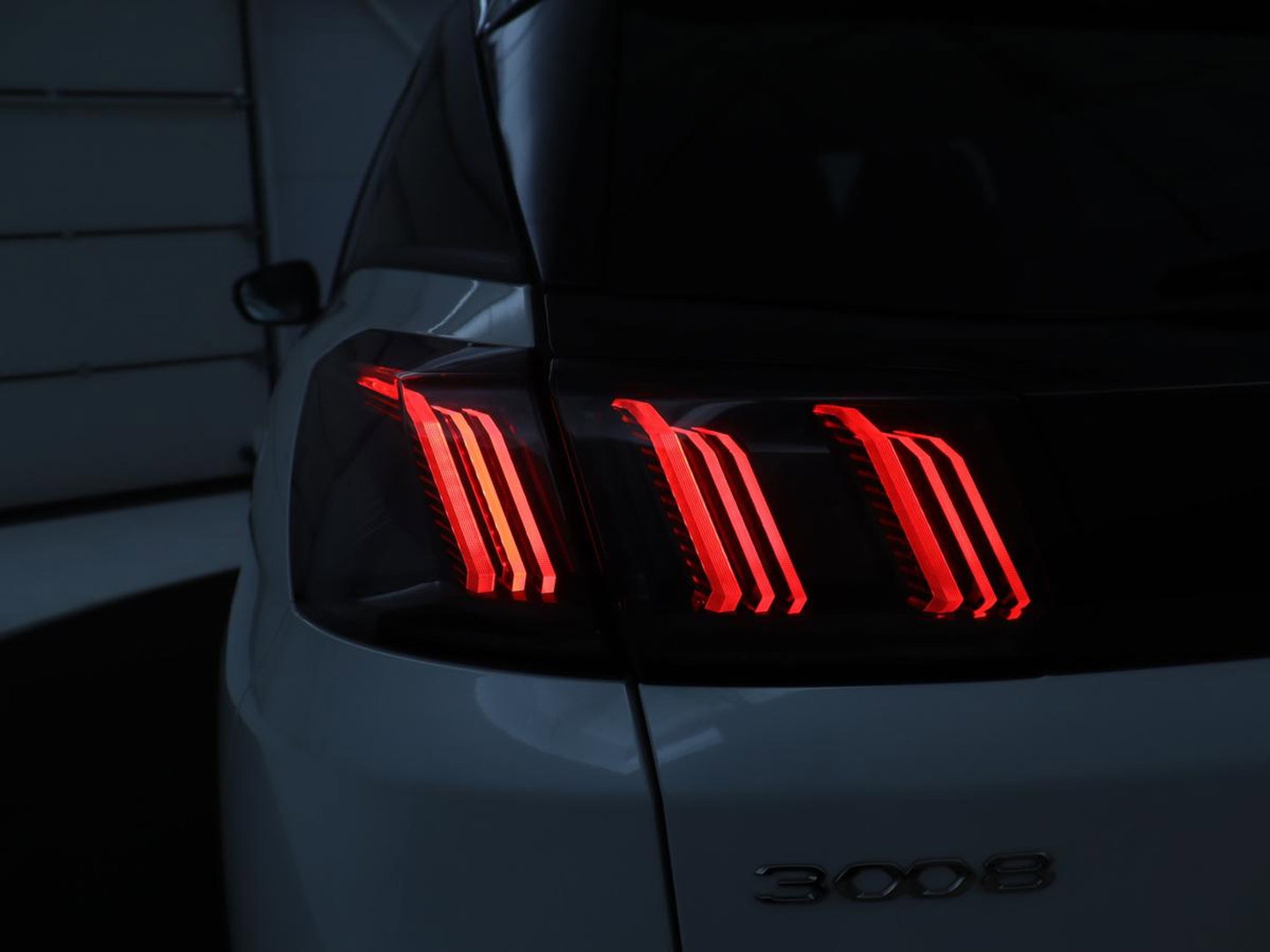 Peugeot 3008 1.6 HYbrid 225 Allure Pack Business | SOH 98.4% | Half Leder | Dodehoek detectie | Sfeerverlichting | Virtual Dashboard | Carplay | Climate control | Cruise control |