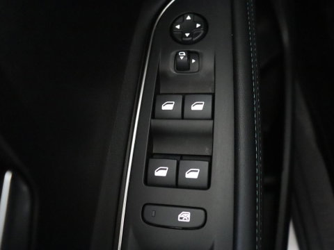 Peugeot 3008 1.6 HYbrid 225 Allure Pack Business | SOH 98.4% | Half Leder | Dodehoek detectie | Sfeerverlichting | Virtual Dashboard | Carplay | Climate control | Cruise control |