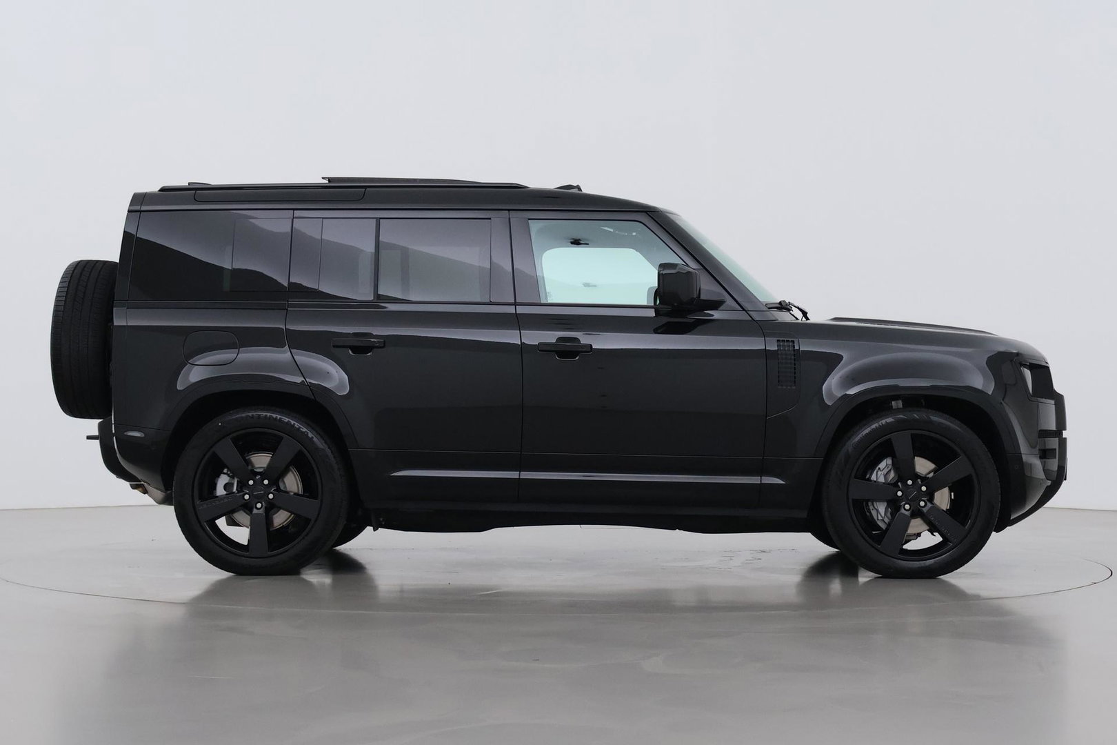 Land Rover Defender 2.0 P300e 110 X-Dynamic HSE | 6-Persoons | Meridian Surround | ClearSight | Panoramadak | Trekhaak | Stoelventilatie