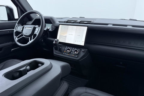 Land Rover Defender 2.0 P300e 110 X-Dynamic HSE | 6-Persoons | Meridian Surround | ClearSight | Panoramadak | Trekhaak | Stoelventilatie