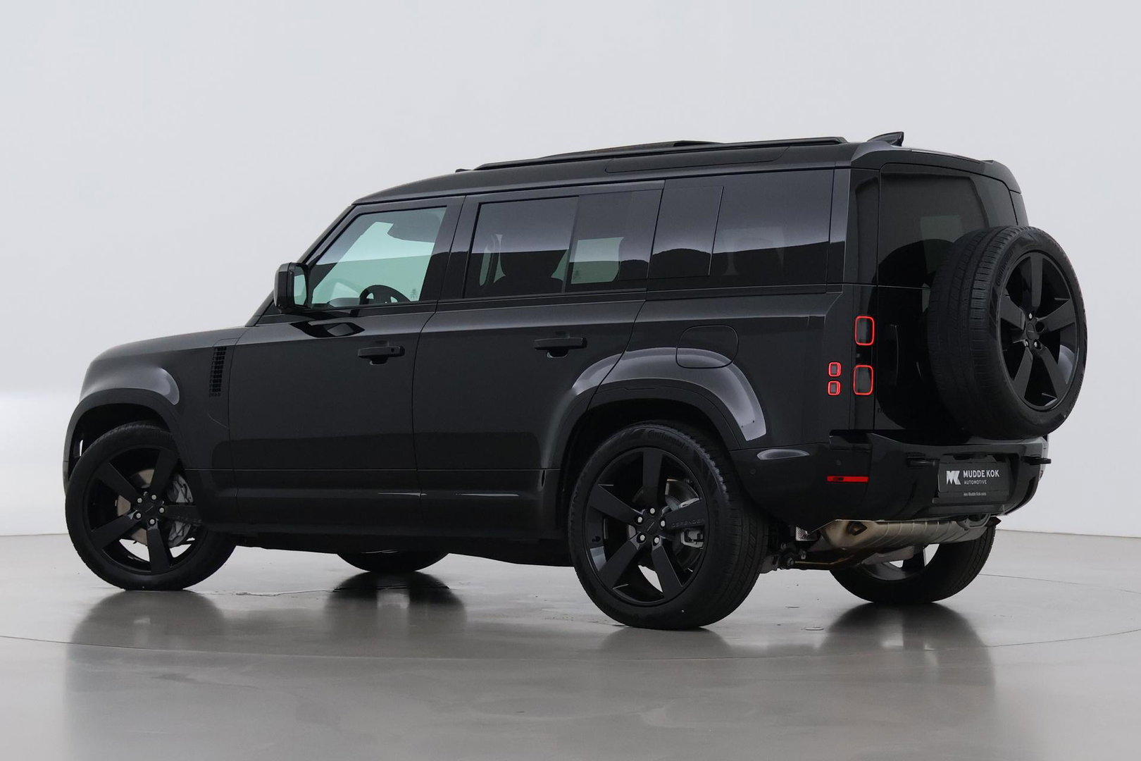 Land Rover Defender 2.0 P300e 110 X-Dynamic HSE | 6-Persoons | Meridian Surround | ClearSight | Panoramadak | Trekhaak | Stoelventilatie