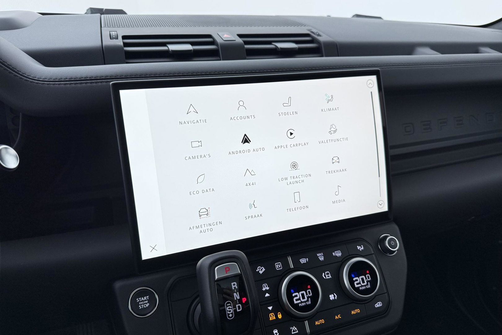 Land Rover Defender 2.0 P300e 110 X-Dynamic HSE | 6-Persoons | Meridian Surround | ClearSight | Panoramadak | Trekhaak | Stoelventilatie