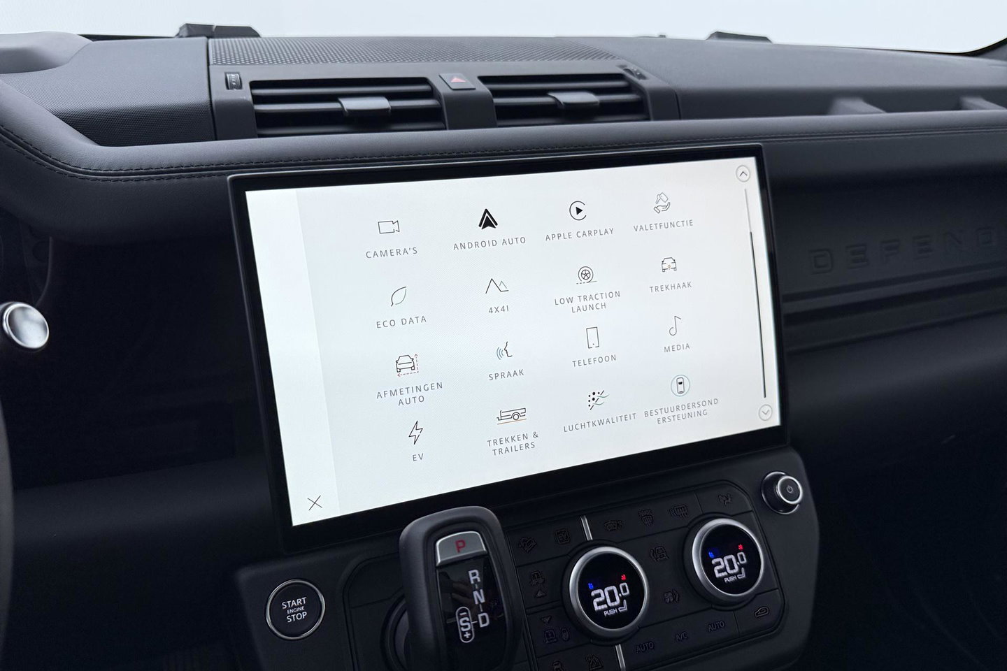 Land Rover Defender 2.0 P300e 110 X-Dynamic HSE | 6-Persoons | Meridian Surround | ClearSight | Panoramadak | Trekhaak | Stoelventilatie