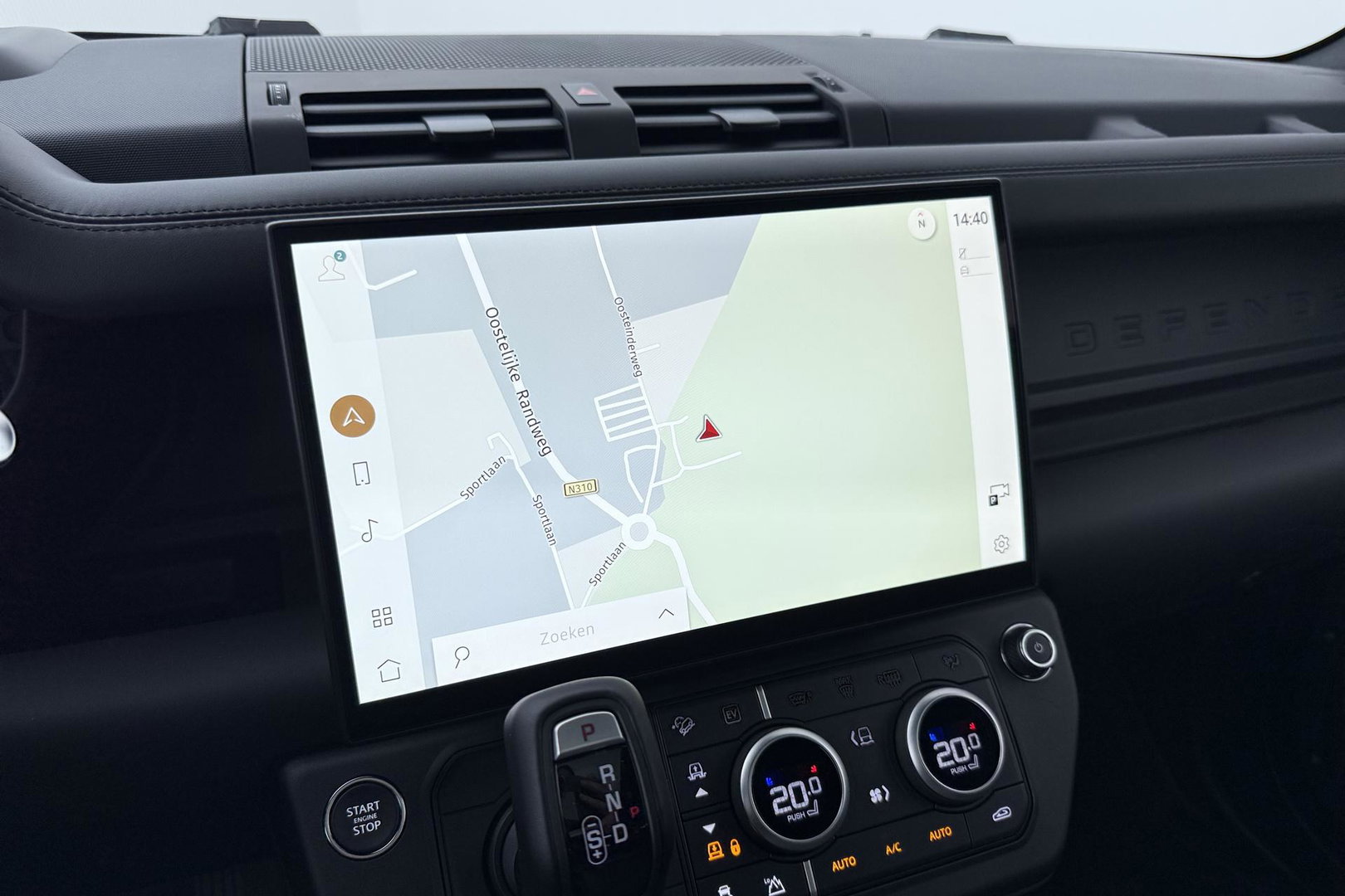 Land Rover Defender 2.0 P300e 110 X-Dynamic HSE | 6-Persoons | Meridian Surround | ClearSight | Panoramadak | Trekhaak | Stoelventilatie