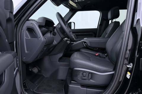 Land Rover Defender 2.0 P300e 110 X-Dynamic HSE | 6-Persoons | Meridian Surround | ClearSight | Panoramadak | Trekhaak | Stoelventilatie
