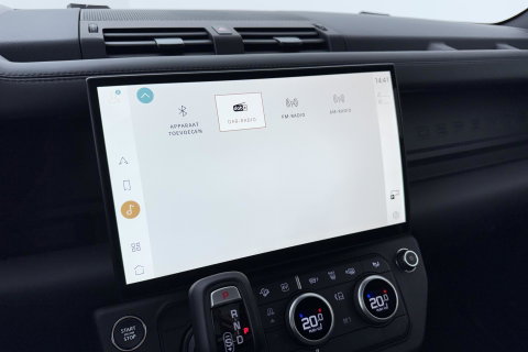 Land Rover Defender 2.0 P300e 110 X-Dynamic HSE | 6-Persoons | Meridian Surround | ClearSight | Panoramadak | Trekhaak | Stoelventilatie