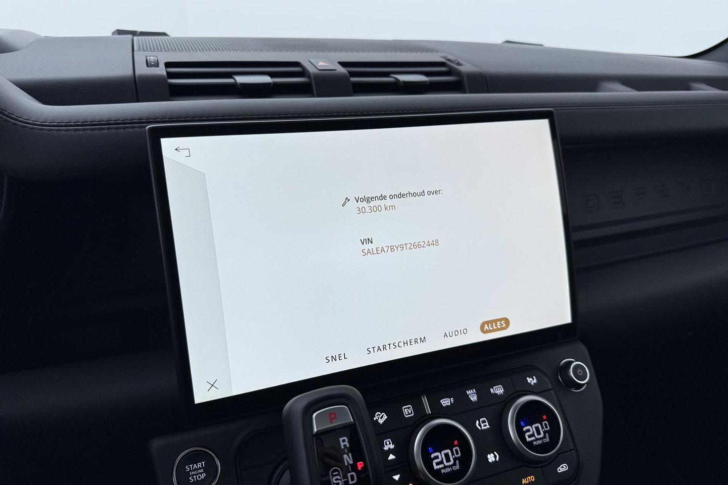 Land Rover Defender 2.0 P300e 110 X-Dynamic HSE | 6-Persoons | Meridian Surround | ClearSight | Panoramadak | Trekhaak | Stoelventilatie
