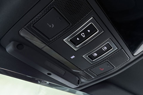 Land Rover Defender 2.0 P300e 110 X-Dynamic HSE | 6-Persoons | Meridian Surround | ClearSight | Panoramadak | Trekhaak | Stoelventilatie