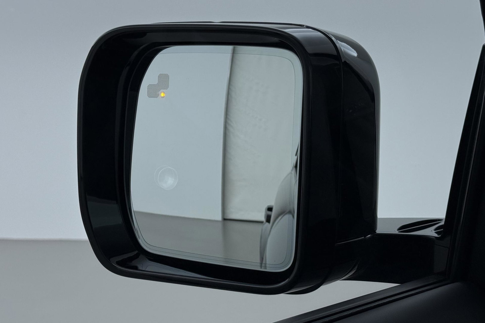 Land Rover Defender 2.0 P300e 110 X-Dynamic HSE | 6-Persoons | Meridian Surround | ClearSight | Panoramadak | Trekhaak | Stoelventilatie