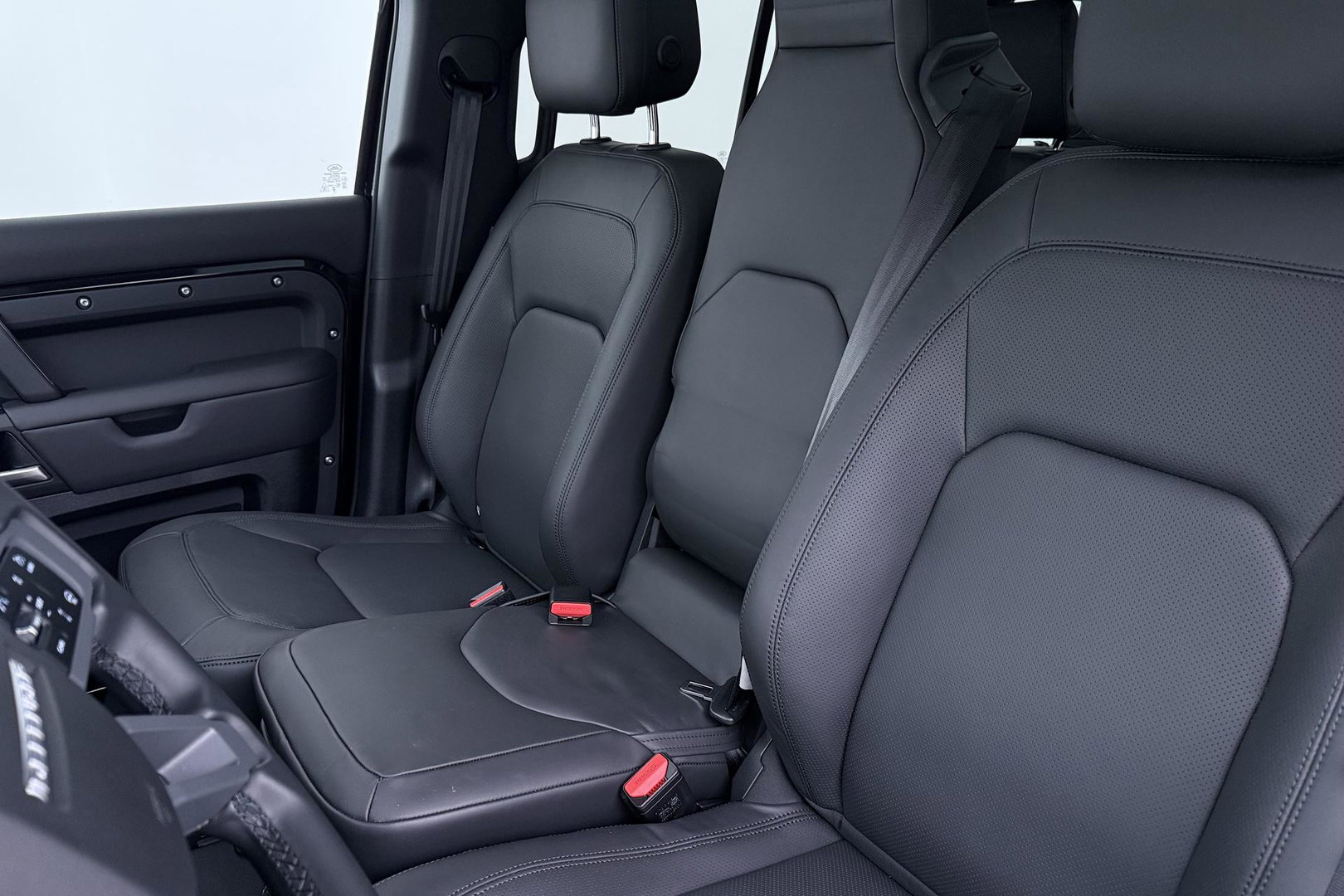 Land Rover Defender 2.0 P300e 110 X-Dynamic HSE | 6-Persoons | Meridian Surround | ClearSight | Panoramadak | Trekhaak | Stoelventilatie