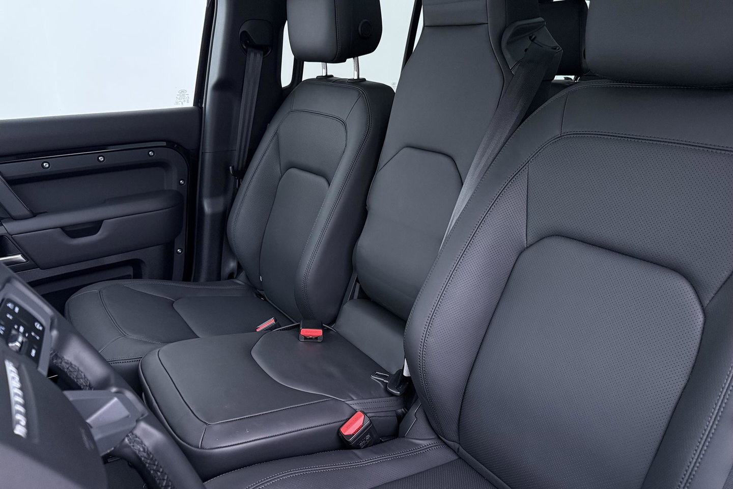 Land Rover Defender 2.0 P300e 110 X-Dynamic HSE | 6-Persoons | Meridian Surround | ClearSight | Panoramadak | Trekhaak | Stoelventilatie