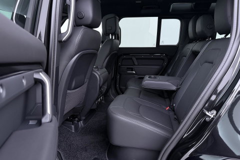Land Rover Defender 2.0 P300e 110 X-Dynamic HSE | 6-Persoons | Meridian Surround | ClearSight | Panoramadak | Trekhaak | Stoelventilatie