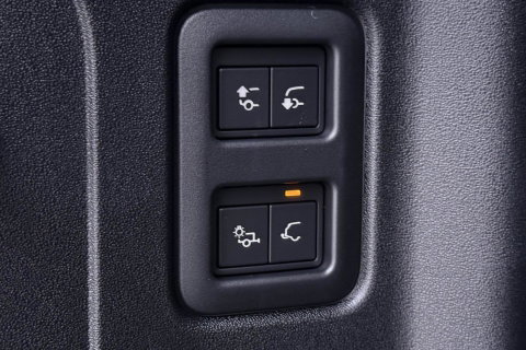 Land Rover Defender 2.0 P300e 110 X-Dynamic HSE | 6-Persoons | Meridian Surround | ClearSight | Panoramadak | Trekhaak | Stoelventilatie