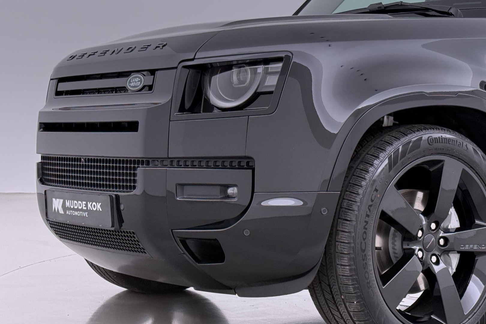 Land Rover Defender 2.0 P300e 110 X-Dynamic HSE | 6-Persoons | Meridian Surround | ClearSight | Panoramadak | Trekhaak | Stoelventilatie
