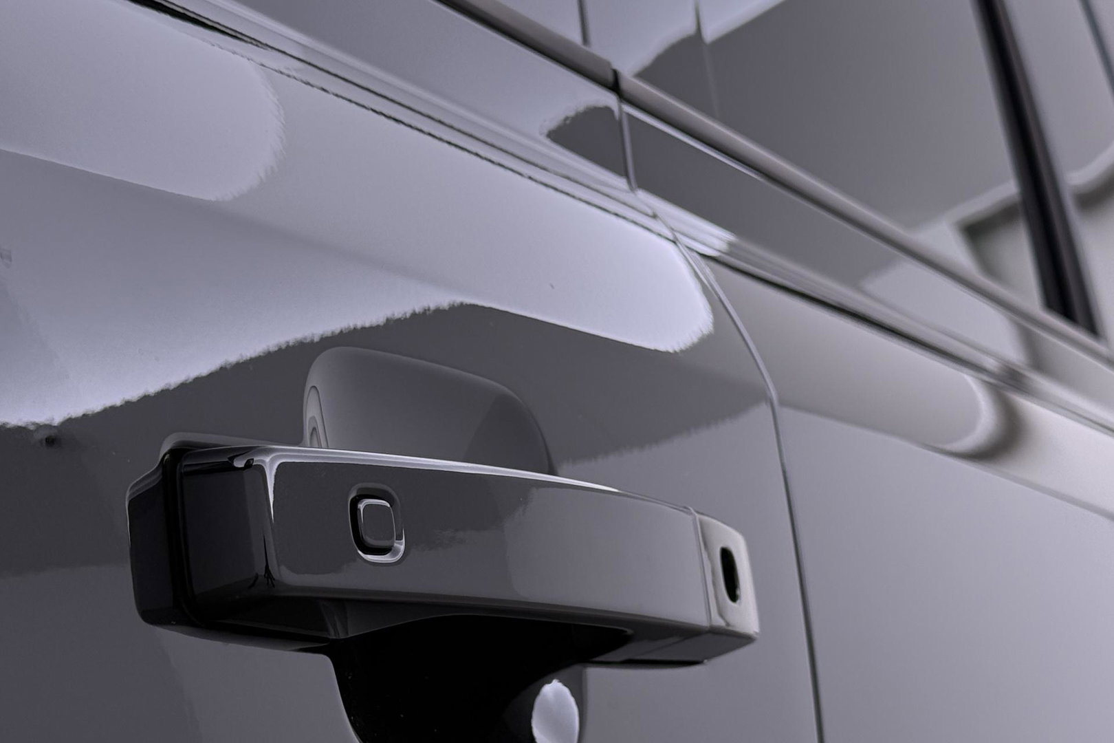 Land Rover Defender 2.0 P300e 110 X-Dynamic HSE | 6-Persoons | Meridian Surround | ClearSight | Panoramadak | Trekhaak | Stoelventilatie