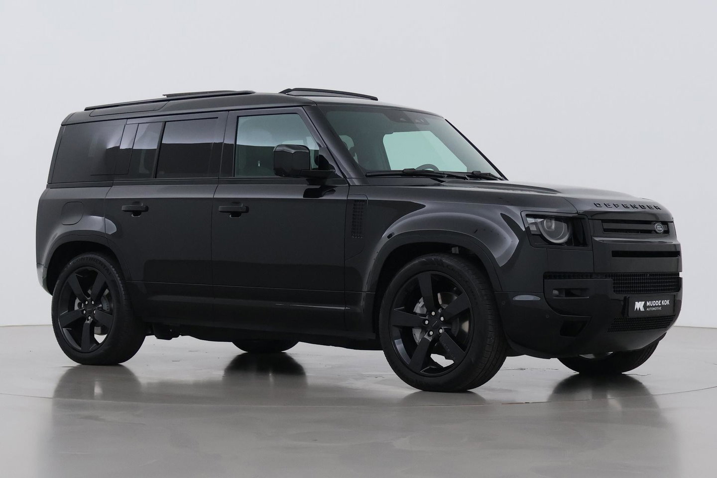 Land Rover Defender 2.0 P300e 110 X-Dynamic HSE | 6-Persoons | Meridian Surround | ClearSight | Panoramadak | Trekhaak | Stoelventilatie