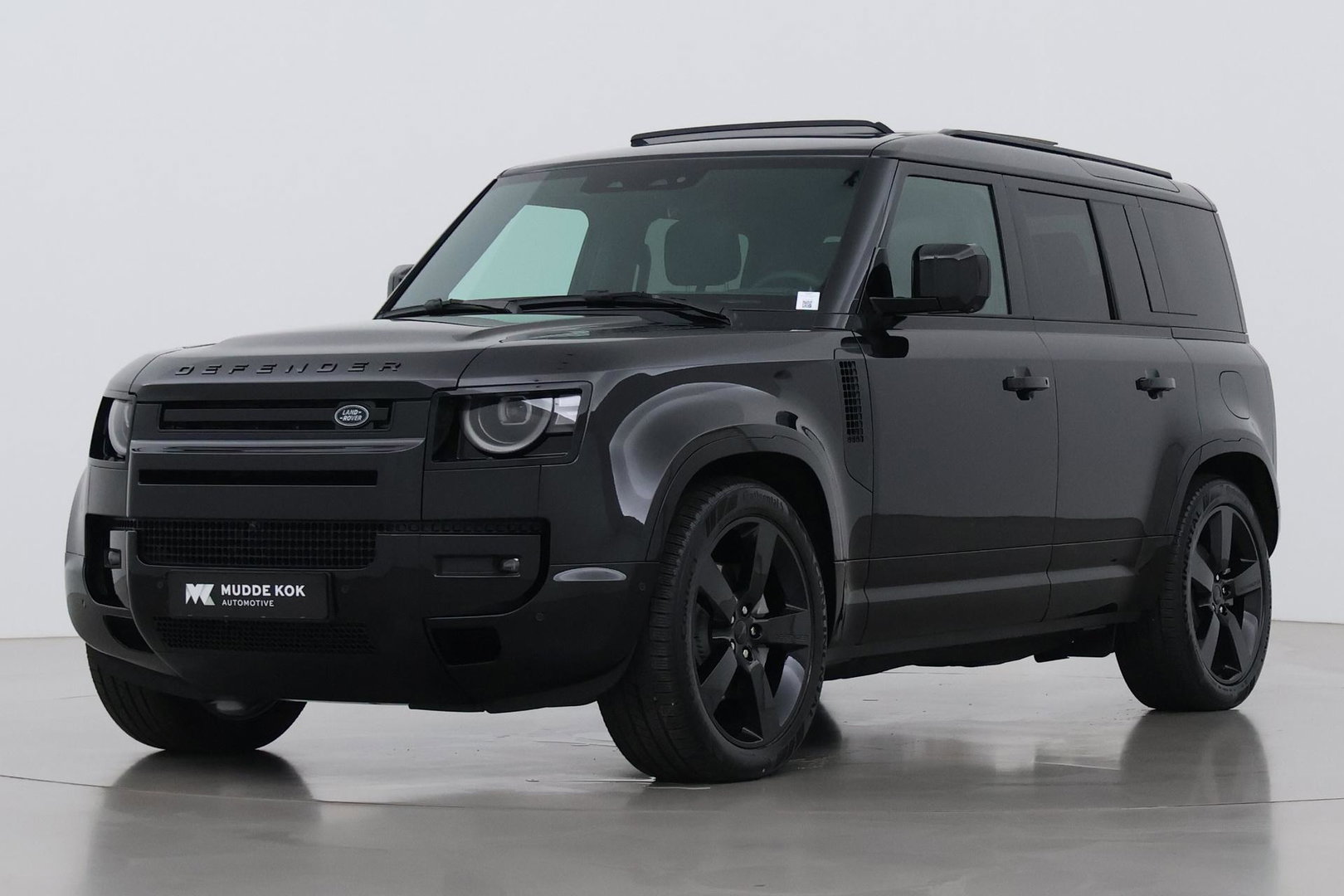 Land Rover Defender 2.0 P300e 110 X-Dynamic HSE | 6-Persoons | Meridian Surround | ClearSight | Panoramadak | Trekhaak | Stoelventilatie