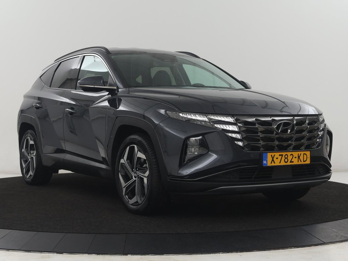 Hyundai Tucson 1.6 T-GDI HEV Premium | Leder | Stoelkoeling | Trekhaak | 360 camera | Adaptive cruise | Carplay | Krell Sound | Memory | Stuur/stoelverwarming |