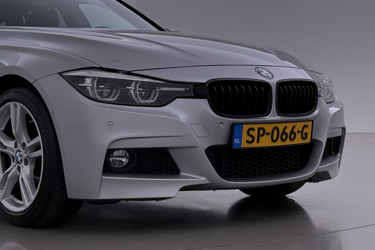 BMW 3 Serie Touring 330i Sport Executive | M-Sport | 18 inch | Leder | Dodehoek detectie | Camera