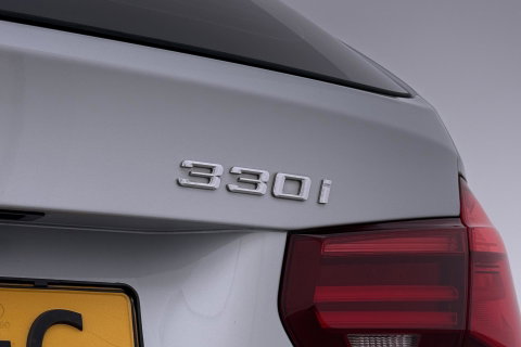 BMW 3 Serie Touring 330i Sport Executive | M-Sport | 18 inch | Leder | Dodehoek detectie | Camera