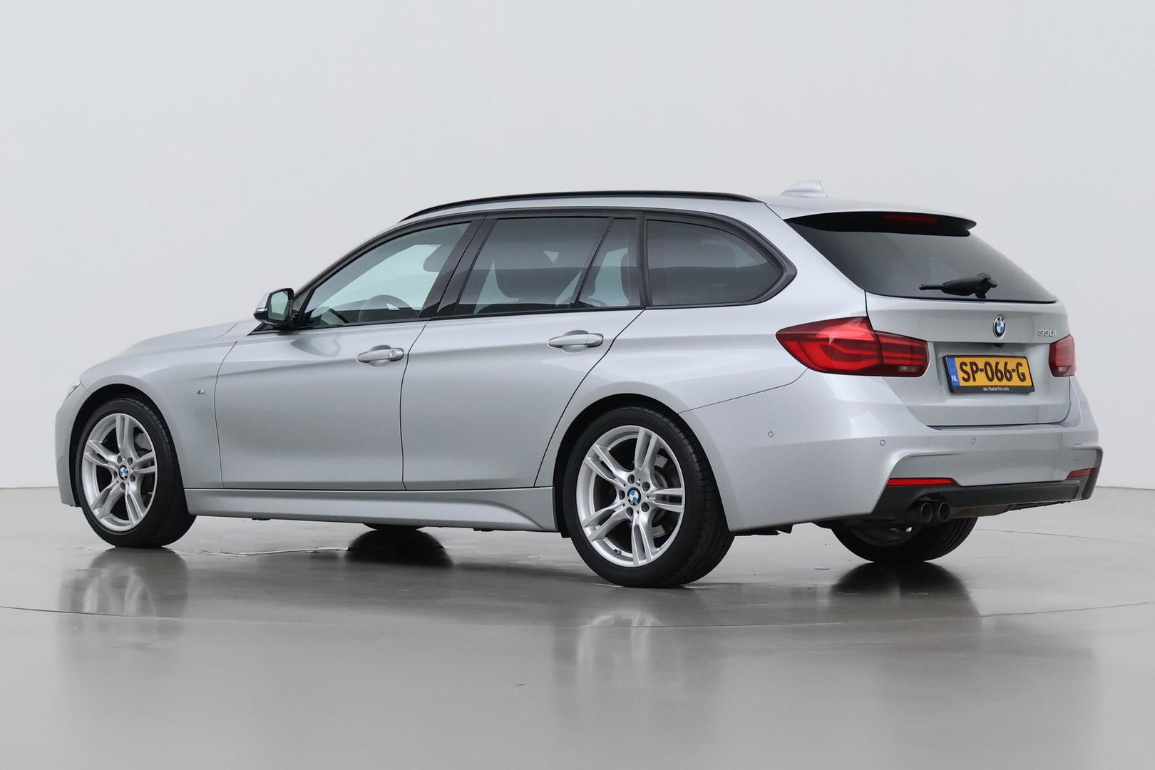 BMW 3 Serie Touring 330i Sport Executive | M-Sport | 18 inch | Leder | Dodehoek detectie | Camera