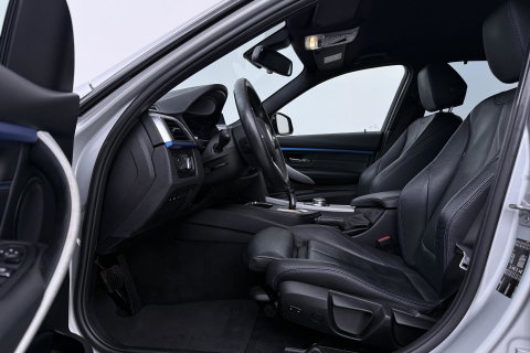 BMW 3 Serie Touring 330i Sport Executive | M-Sport | 18 inch | Leder | Dodehoek detectie | Camera