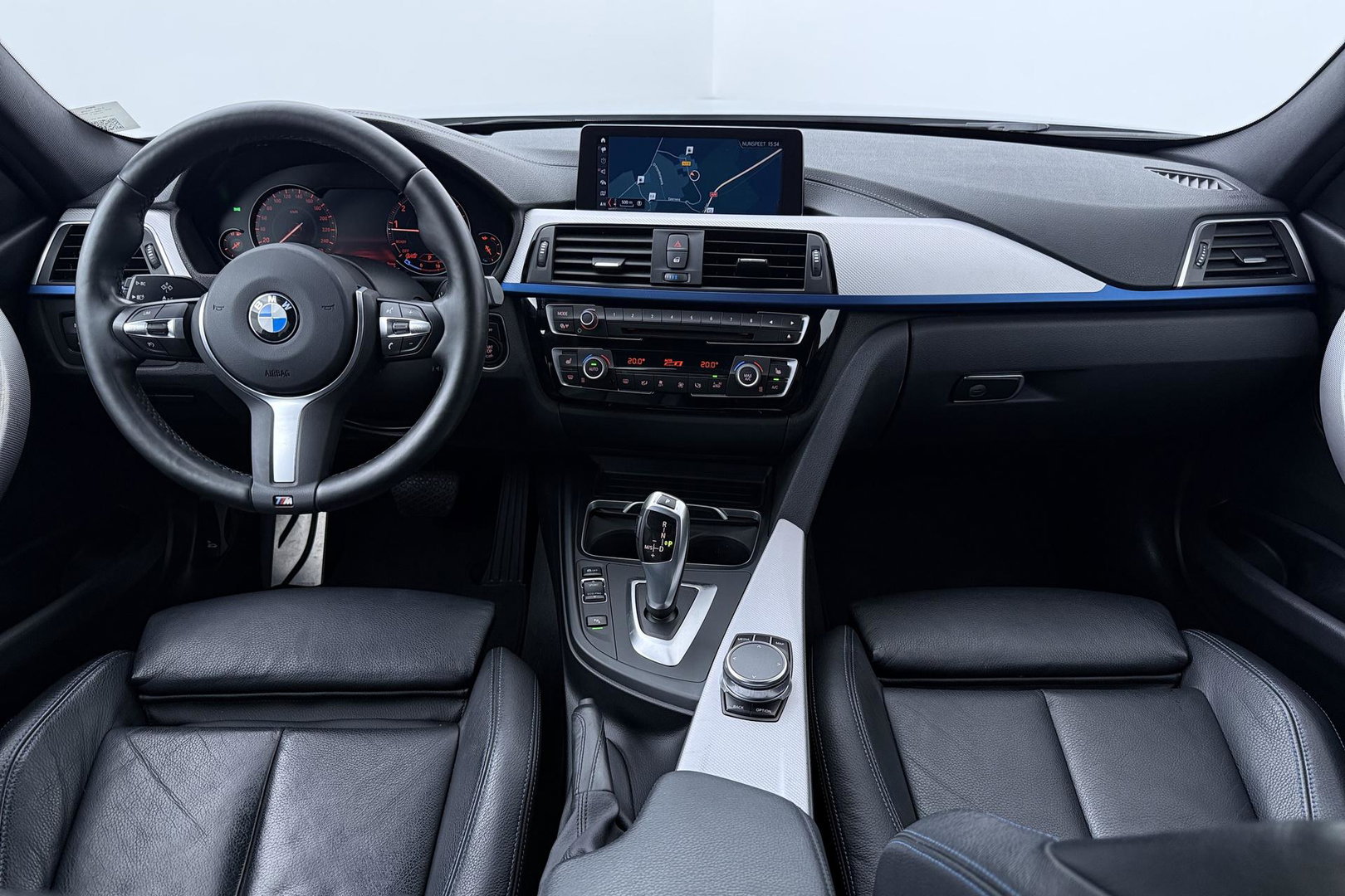 BMW 3 Serie Touring 330i Sport Executive | M-Sport | 18 inch | Leder | Dodehoek detectie | Camera