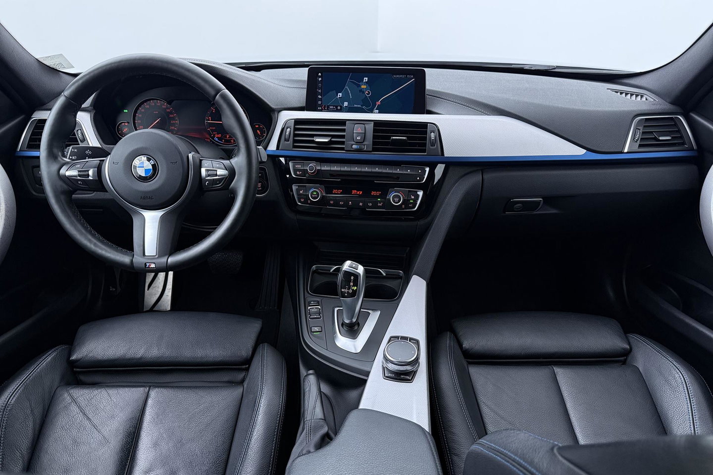 BMW 3 Serie Touring 330i Sport Executive | M-Sport | 18 inch | Leder | Dodehoek detectie | Camera