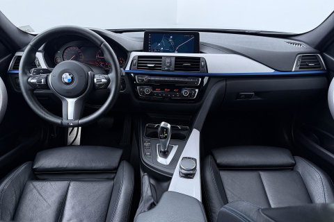 BMW 3 Serie Touring 330i Sport Executive | M-Sport | 18 inch | Leder | Dodehoek detectie | Camera
