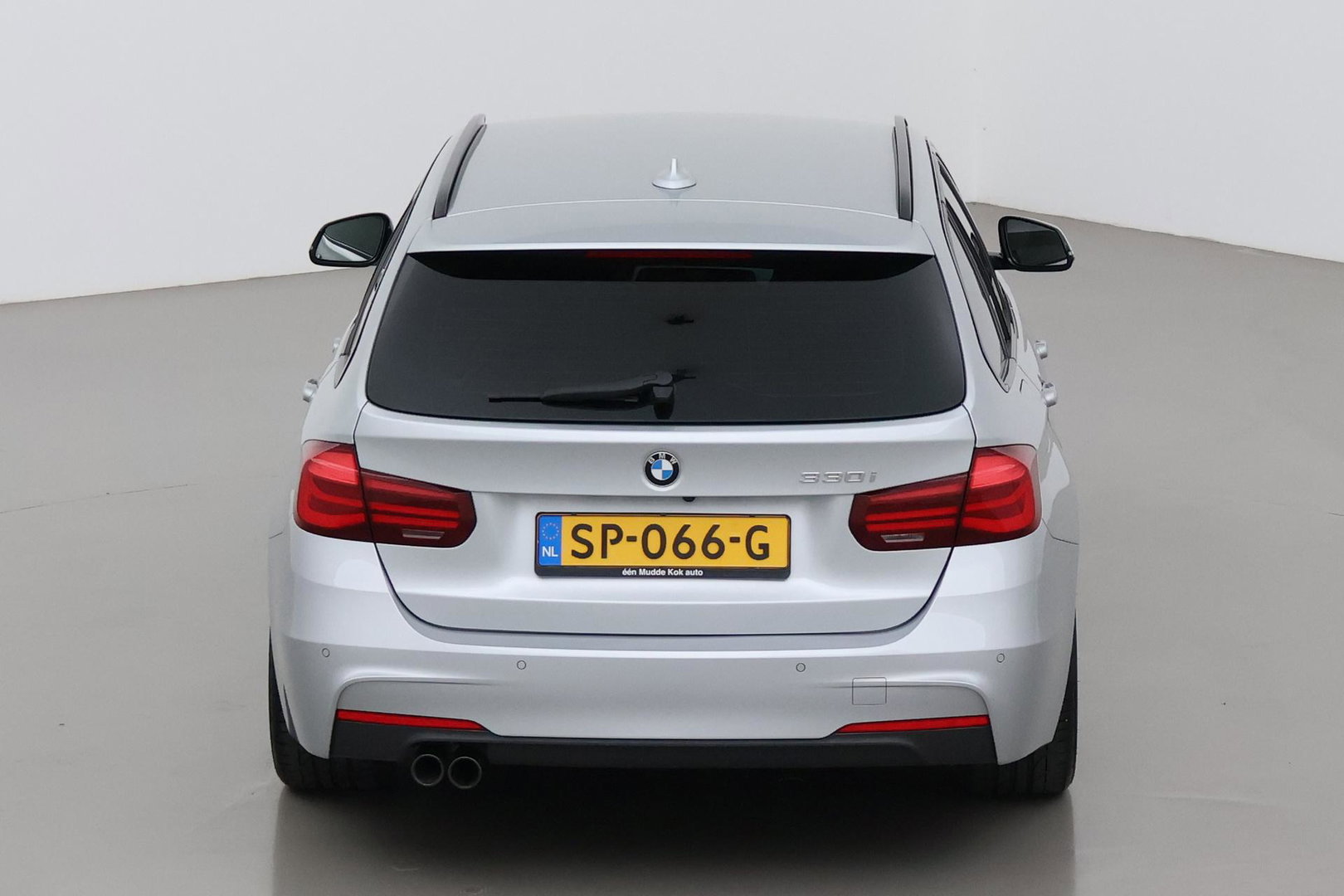 BMW 3 Serie Touring 330i Sport Executive | M-Sport | 18 inch | Leder | Dodehoek detectie | Camera