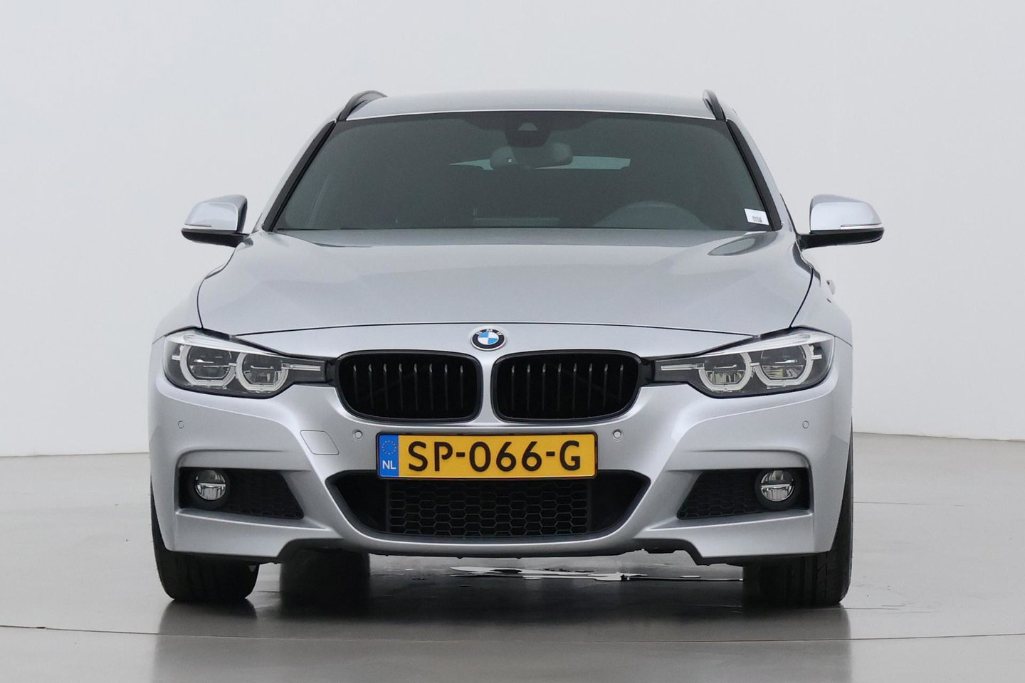 BMW 3 Serie Touring 330i Sport Executive | M-Sport | 18 inch | Leder | Dodehoek detectie | Camera