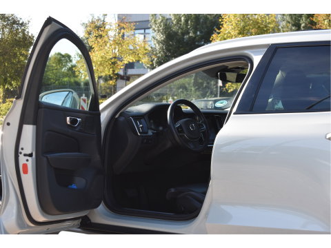 Volvo V60 Cross Country 2.0 B5 AWD Pro 265 pk Lounge Pack | NL-Auto | HUD | Elekt.trekhaak | Stoelverkoeling | Harman/Kardon | 360 gr.camera | Pano | Vol