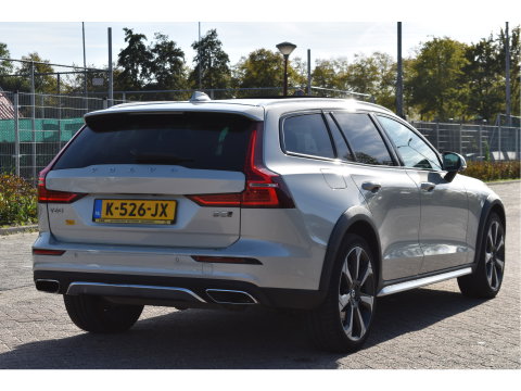 Volvo V60 Cross Country 2.0 B5 AWD Pro 265 pk Lounge Pack | NL-Auto | HUD | Elekt.trekhaak | Stoelverkoeling | Harman/Kardon | 360 gr.camera | Pano | Vol
