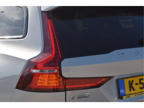 Volvo V60 Cross Country 2.0 B5 AWD Pro 265 pk Lounge Pack | NL-Auto | HUD | Elekt.trekhaak | Stoelverkoeling | Harman/Kardon | 360 gr.camera | Pano | Vol