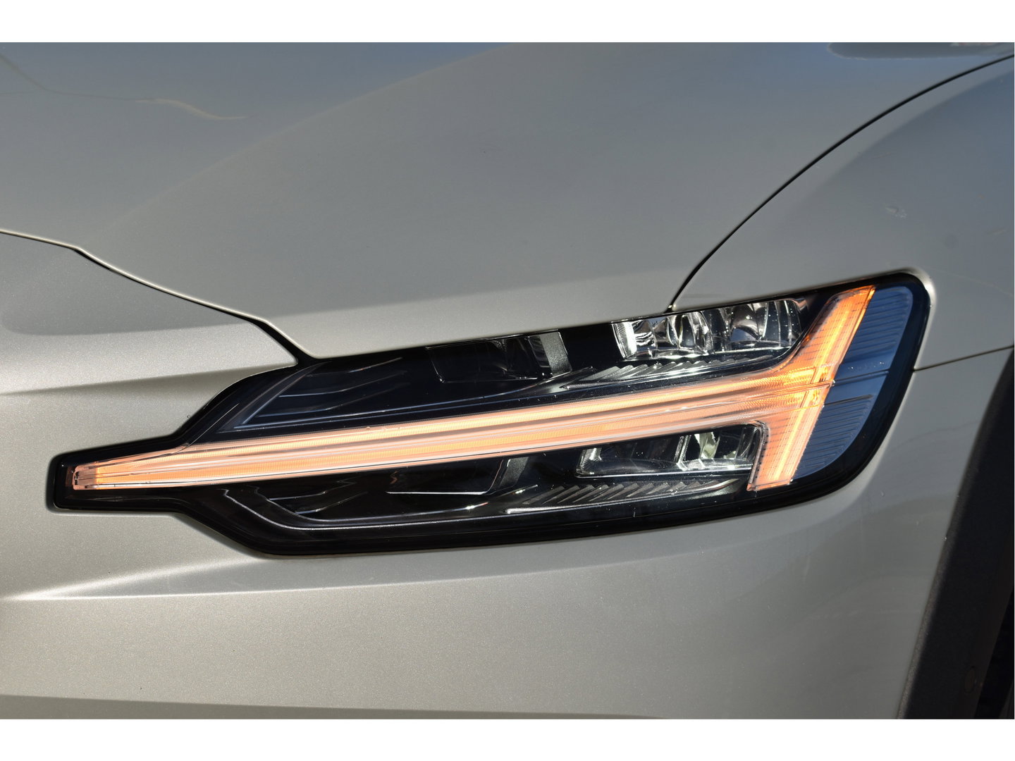 Volvo V60 Cross Country 2.0 B5 AWD Pro 265 pk Lounge Pack | NL-Auto | HUD | Elekt.trekhaak | Stoelverkoeling | Harman/Kardon | 360 gr.camera | Pano | Vol