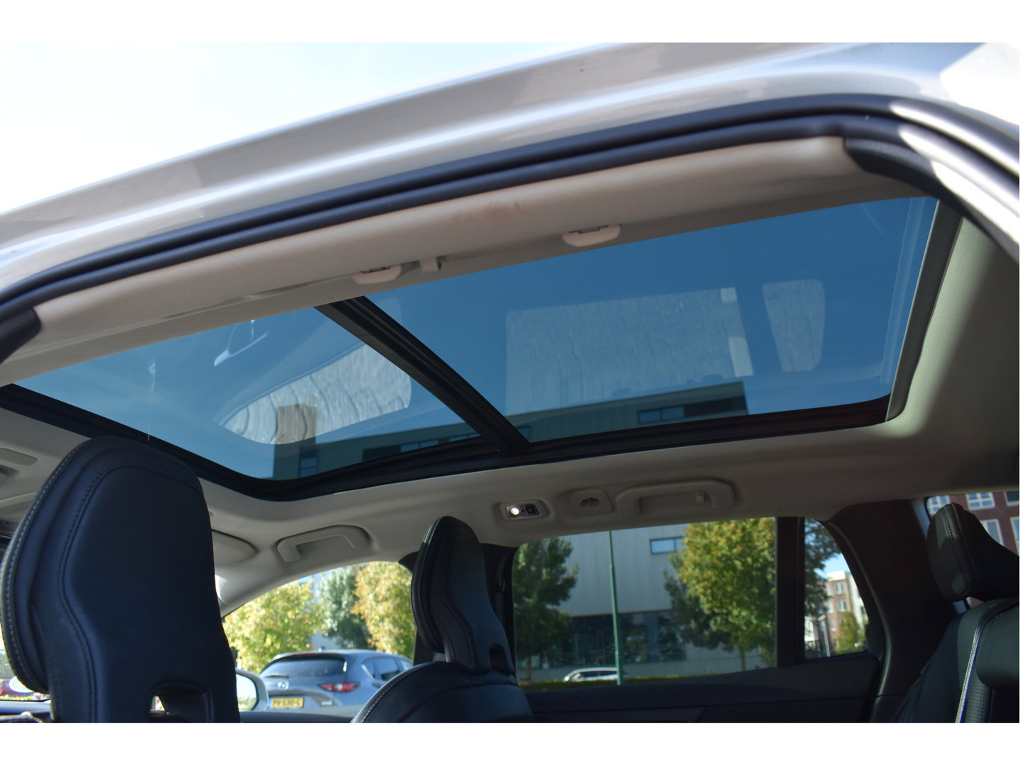 Volvo V60 Cross Country 2.0 B5 AWD Pro 265 pk Lounge Pack | NL-Auto | HUD | Elekt.trekhaak | Stoelverkoeling | Harman/Kardon | 360 gr.camera | Pano | Vol