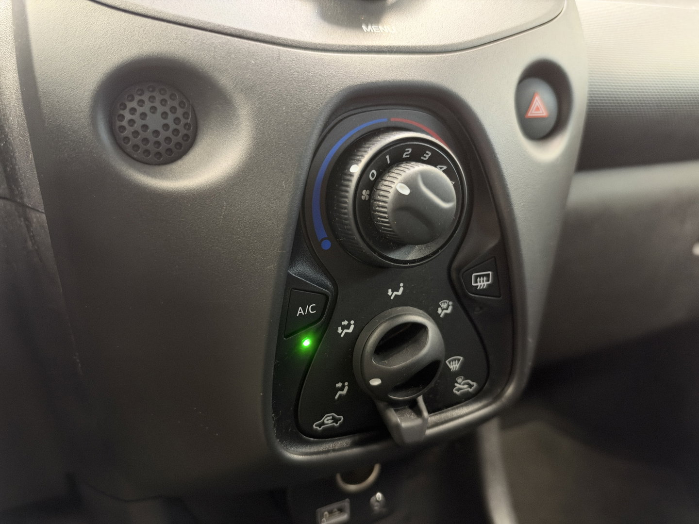 Toyota Aygo 1.0 VVT-i x-fun Airco Bluetooth NAP!