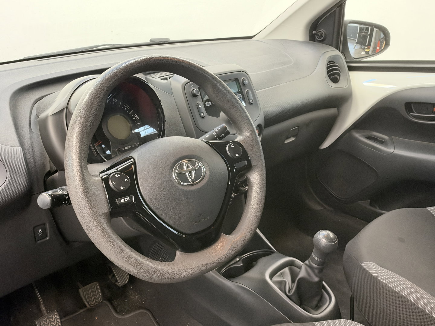 Toyota Aygo 1.0 VVT-i x-fun Airco Bluetooth NAP!