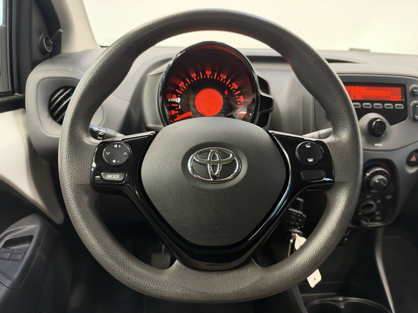 Toyota Aygo 1.0 VVT-i x-fun Airco Bluetooth NAP!