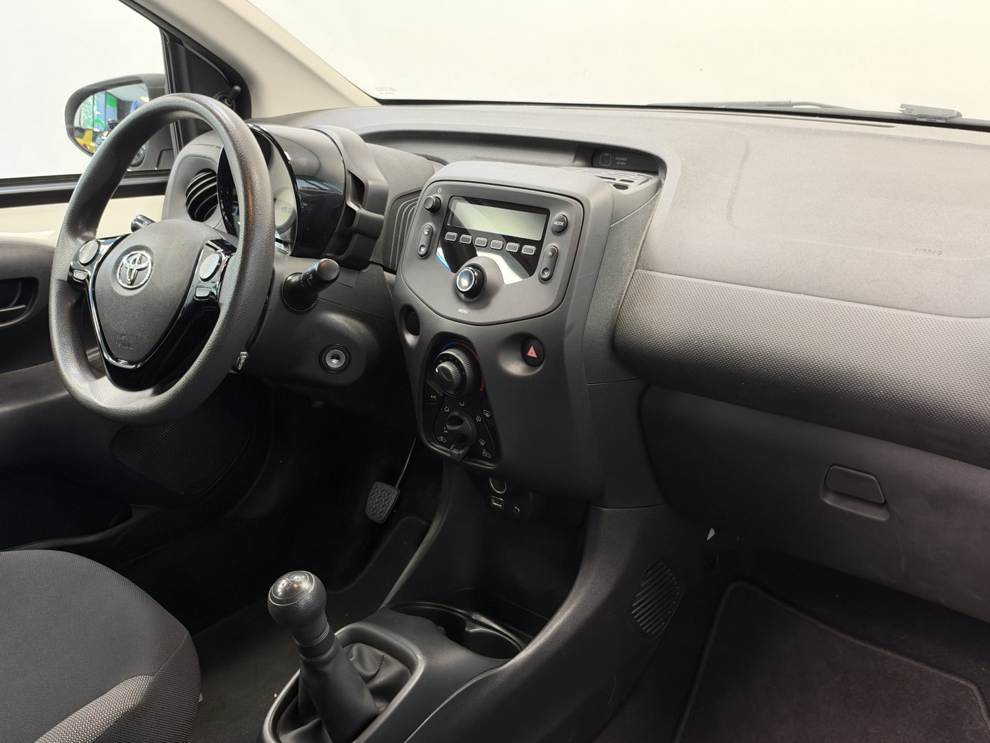 Toyota Aygo 1.0 VVT-i x-fun Airco Bluetooth NAP!