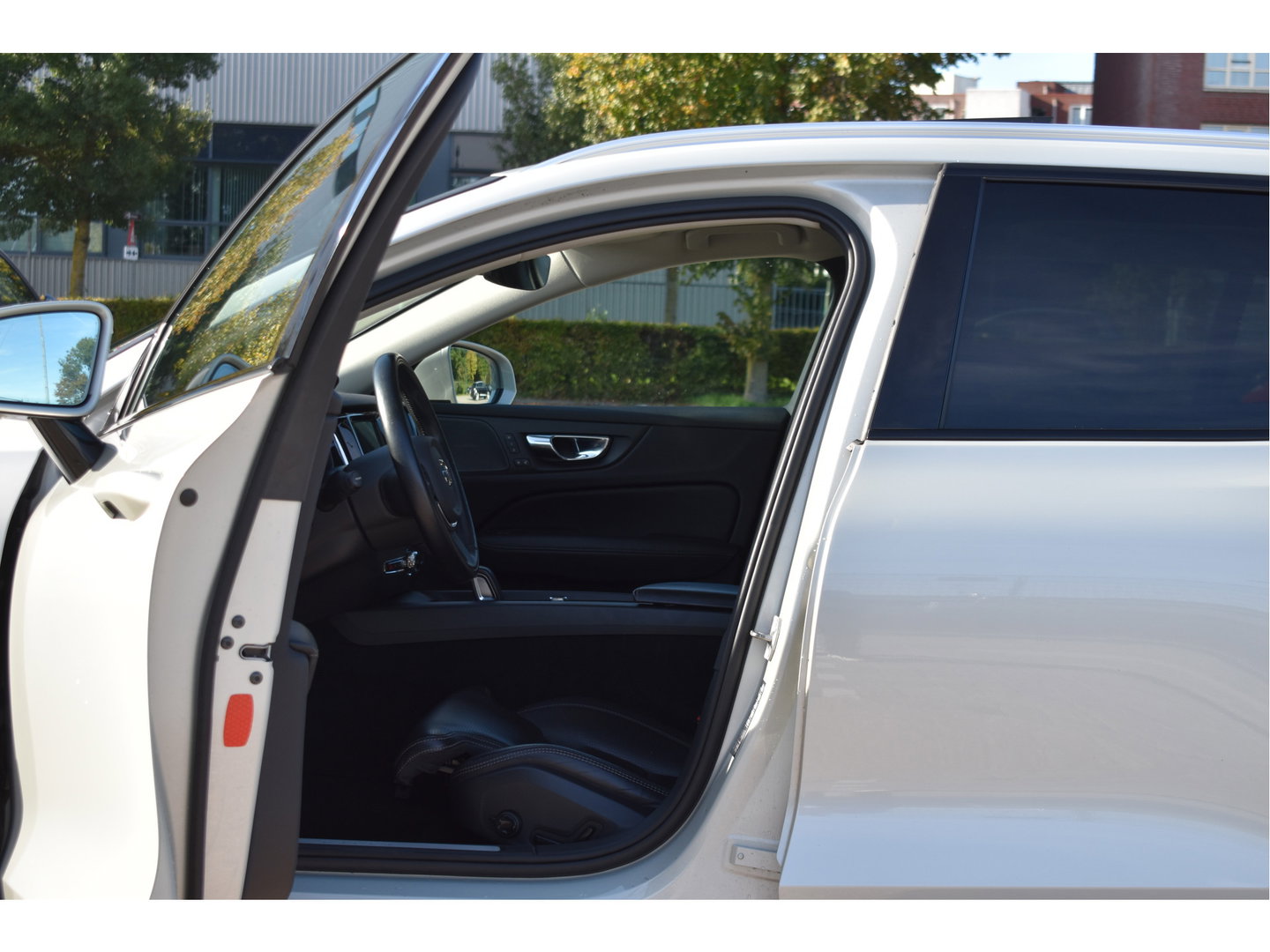 Volvo V60 Cross Country 2.0 B5 AWD Pro 265 pk Lounge Pack | NL-Auto | HUD | Elekt.trekhaak | Stoelverkoeling | Harman/Kardon | 360 gr.camera | Pano | Vol