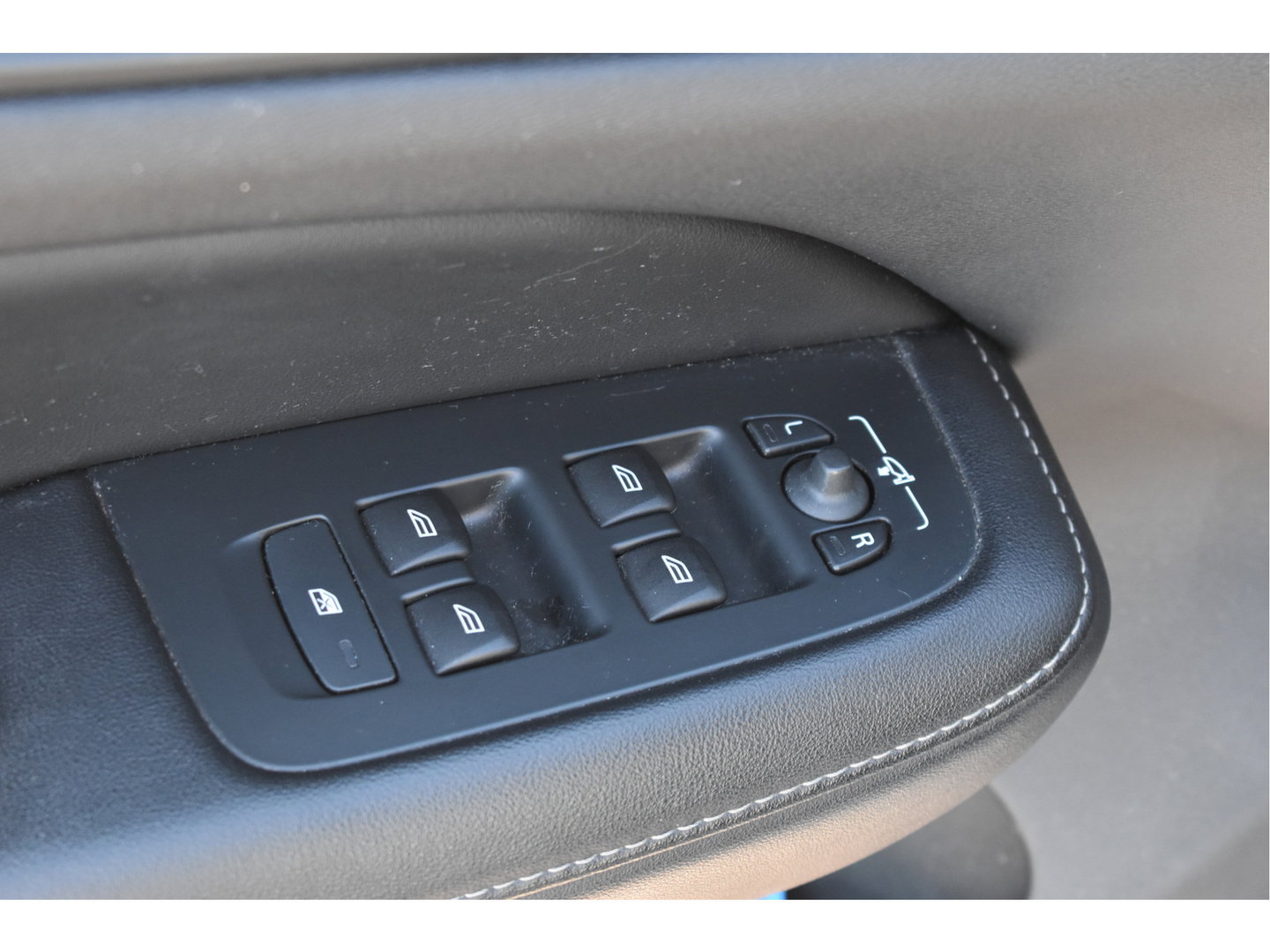 Volvo V60 Cross Country 2.0 B5 AWD Pro 265 pk Lounge Pack | NL-Auto | HUD | Elekt.trekhaak | Stoelverkoeling | Harman/Kardon | 360 gr.camera | Pano | Vol