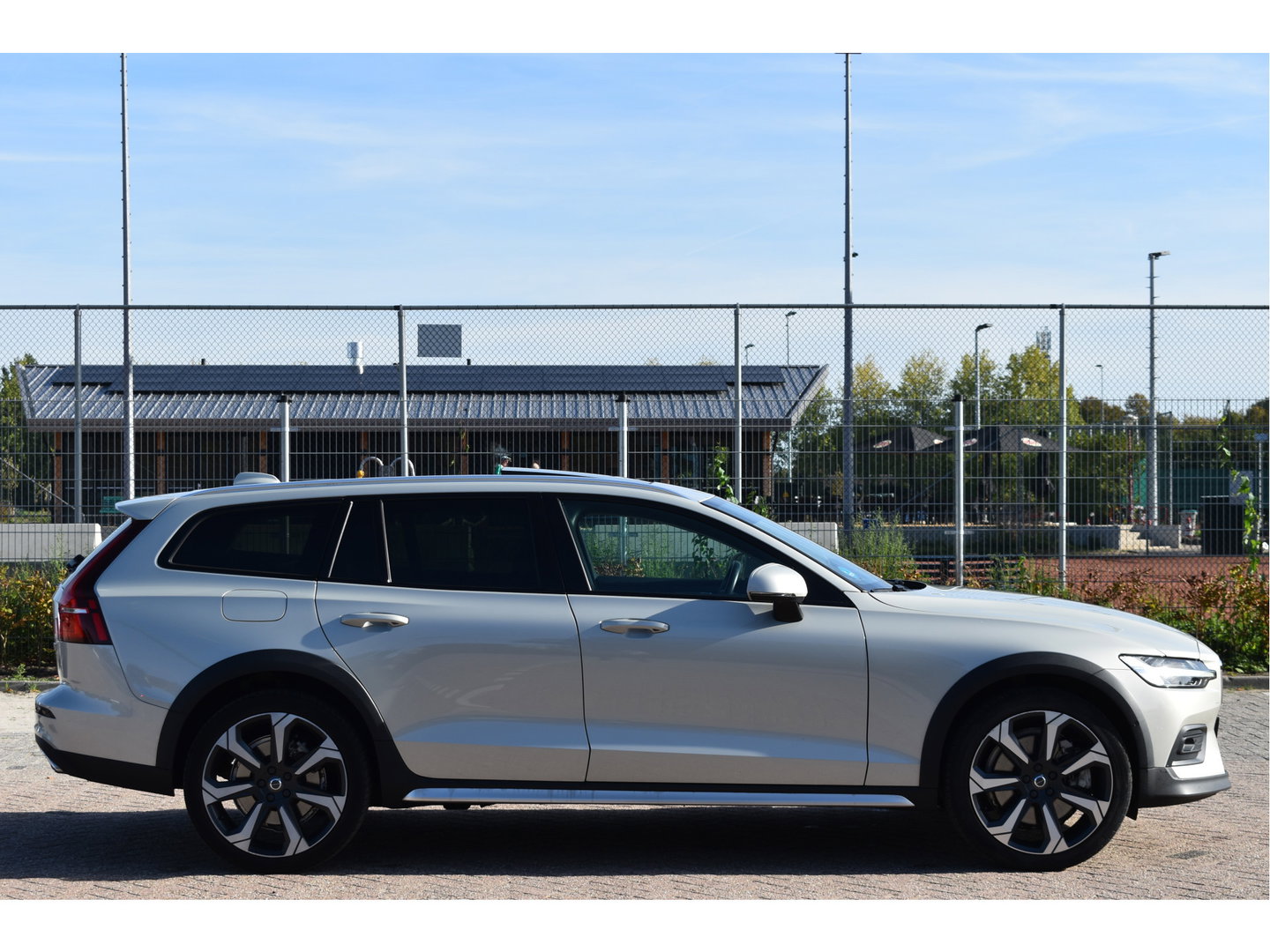 Volvo V60 Cross Country 2.0 B5 AWD Pro 265 pk Lounge Pack | NL-Auto | HUD | Elekt.trekhaak | Stoelverkoeling | Harman/Kardon | 360 gr.camera | Pano | Vol