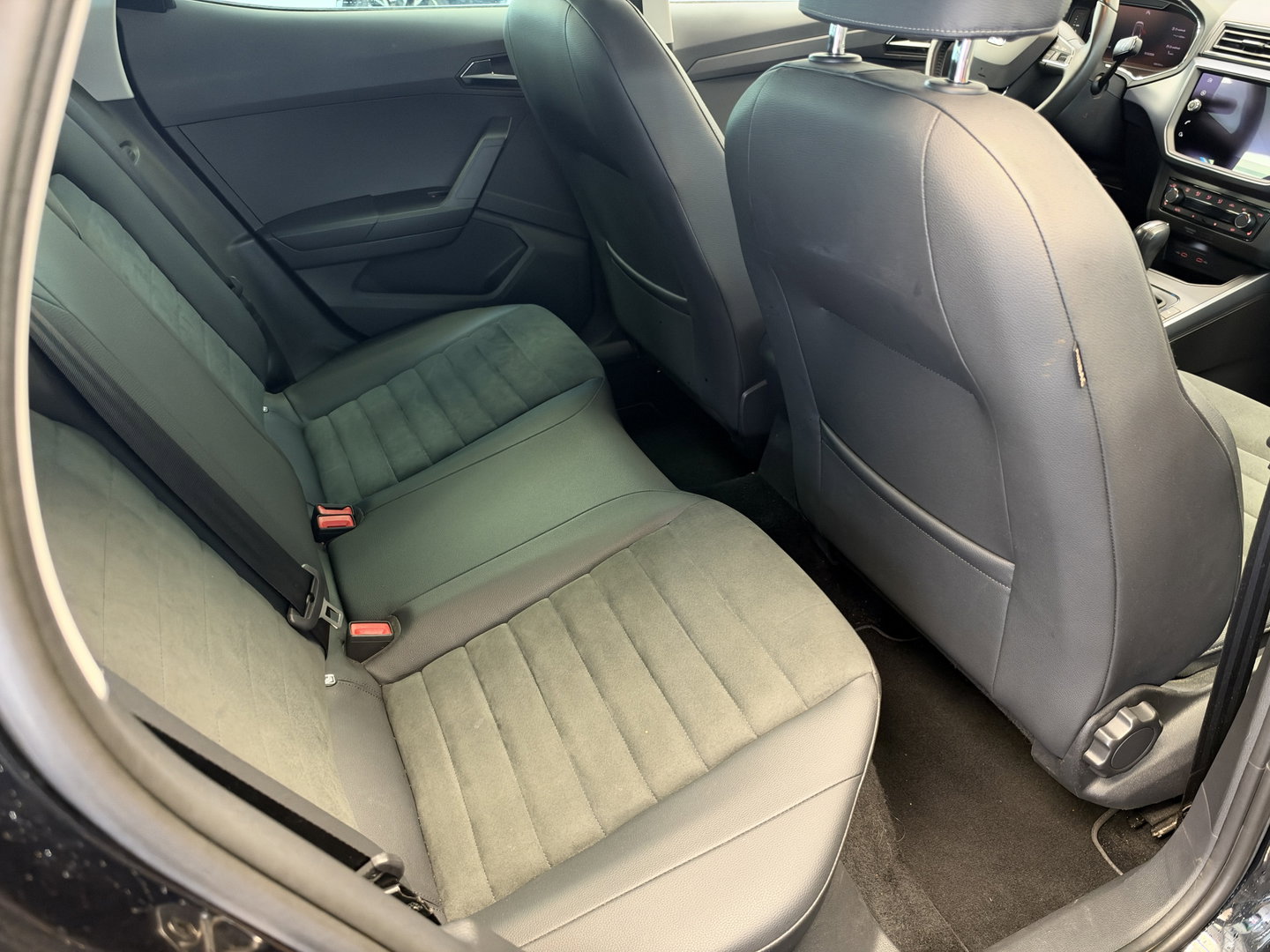 SEAT Arona 1.0 TSI Style Business Intense Plus Cruise/Climate Automaat Trekhaak NAP!