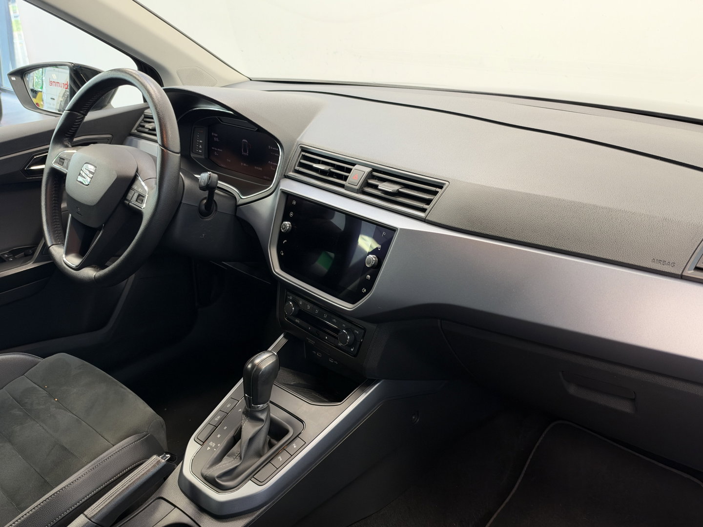 SEAT Arona 1.0 TSI Style Business Intense Plus Cruise/Climate Automaat Trekhaak NAP!