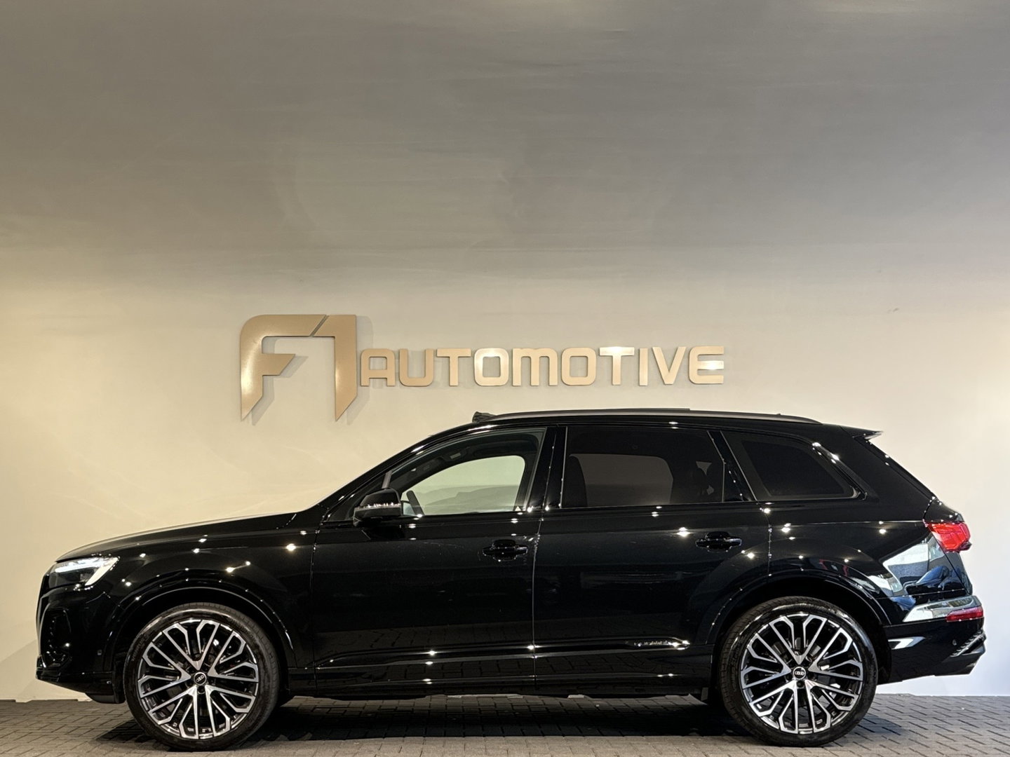 Audi Q7 4.0 TFSI SQ7 quattro 7p Pano|4-Wielsturing|Softclose|Massage
