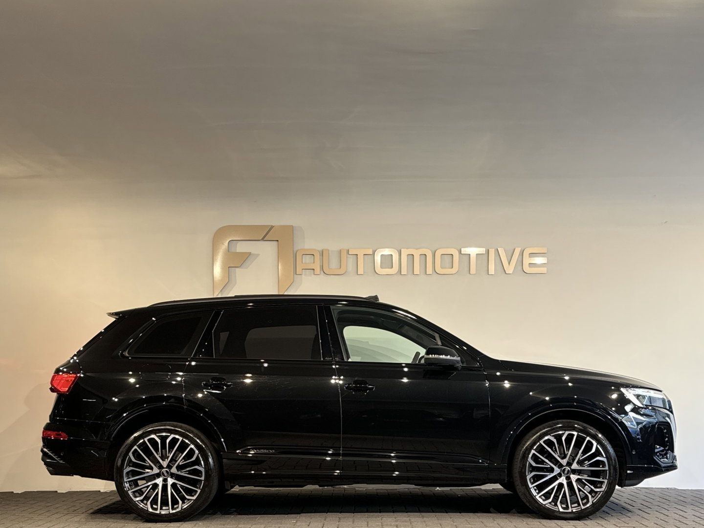 Audi Q7 4.0 TFSI SQ7 quattro 7p Pano|4-Wielsturing|Softclose|Massage