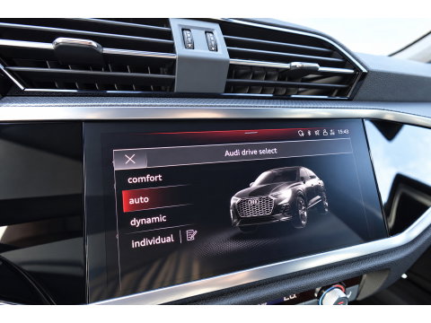 Audi Q3 Sportback 45 TFSI e S Edition PANO KEYLESS CAM